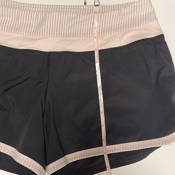 Lululemon low rise shorts - Picture 5 of 7
